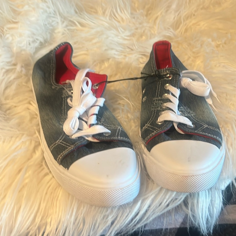Girls shoes